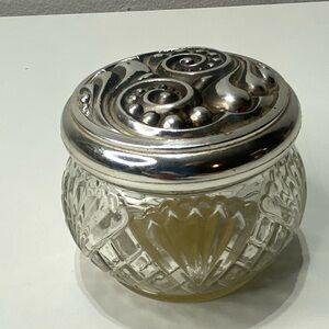 Vtg Avon Rich Moisture Cream Glass Vanity Jar Ornate Silver Lid Empty Trinket